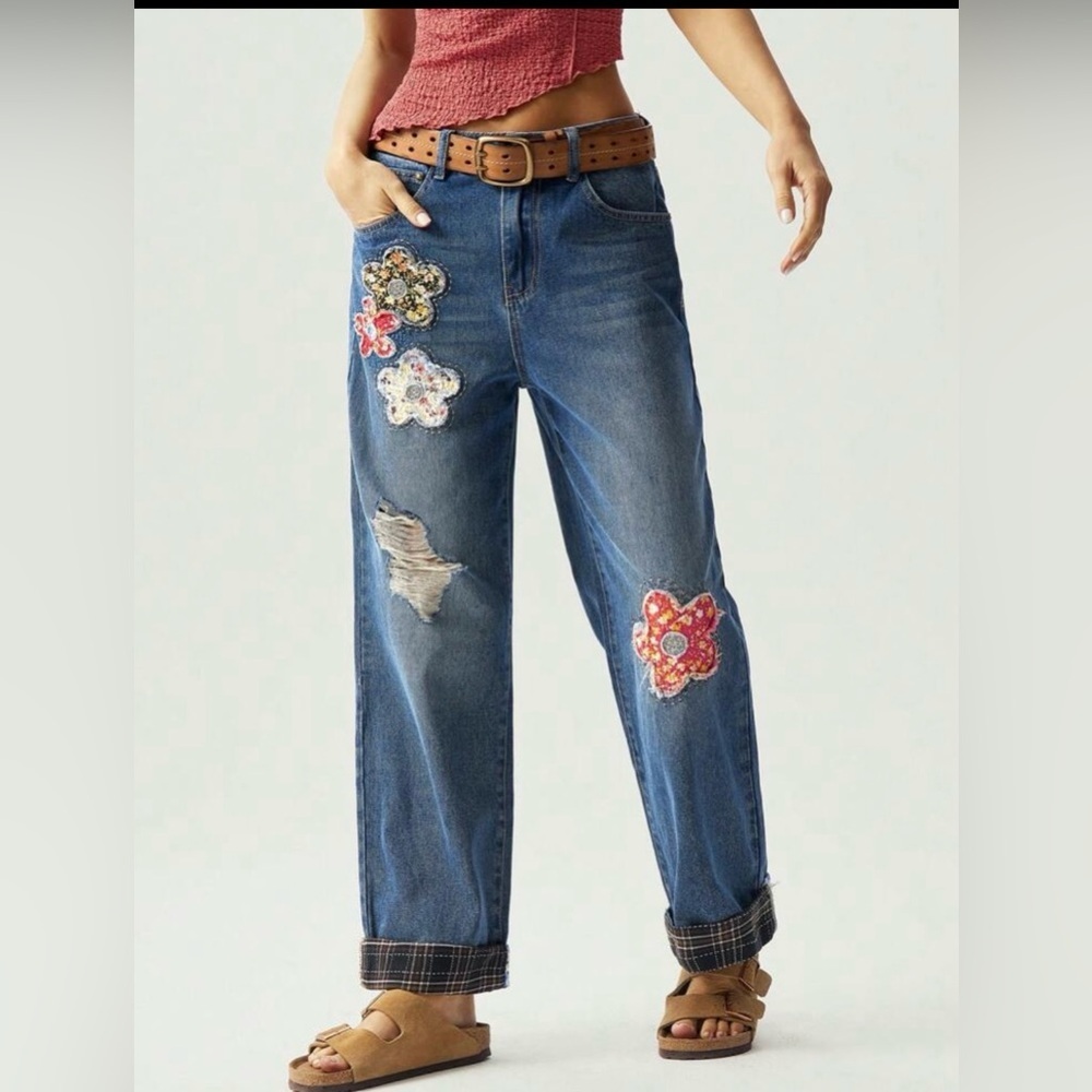 Embroidered Floral Patch Relaxed Women's Jeans - Blue